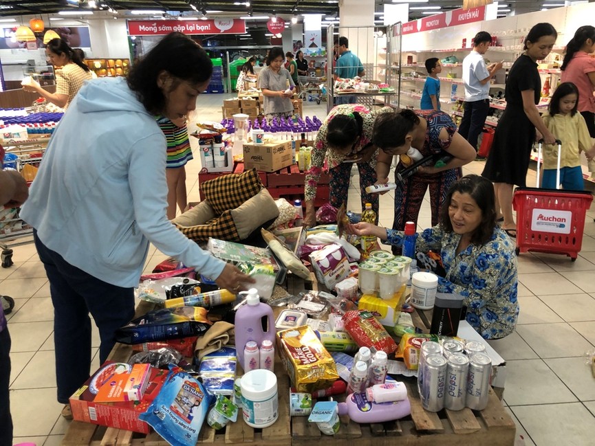 Siêu thị Auchan 'tan hoang' sau thông tin xả hàng rút khỏi Việt Nam - ảnh 4