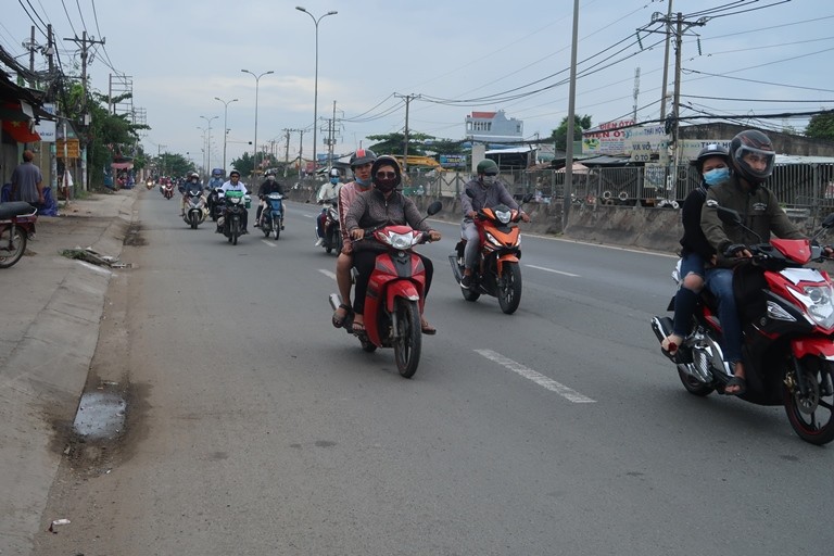 Sợ kẹt xe, người Miền Tây tranh thủ về lại Sài Gòn từ sớm - ảnh 7