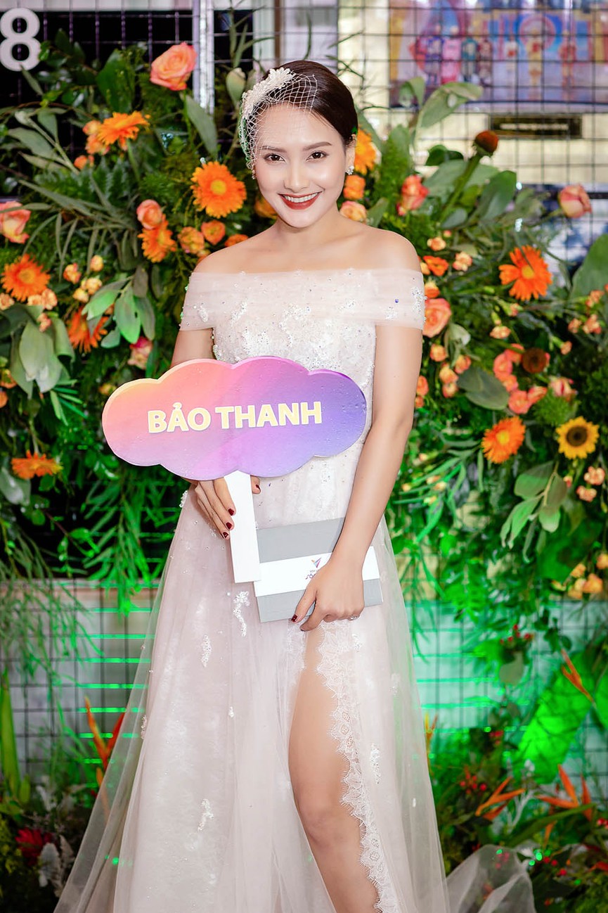 Bảo Thanh tình tứ bên 'Mr Cần Trô' trên thảm đỏ VTV Awards - ảnh 3