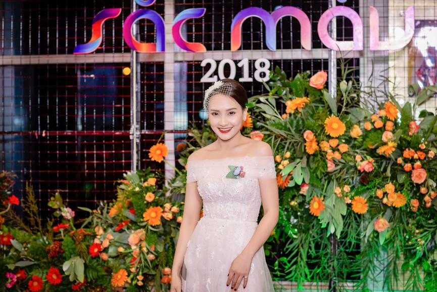 Bảo Thanh tình tứ bên 'Mr Cần Trô' trên thảm đỏ VTV Awards - ảnh 4