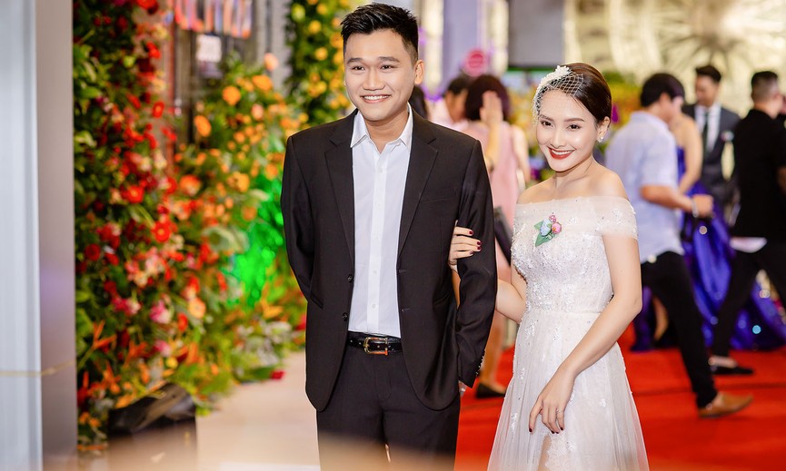 Bảo Thanh tình tứ bên 'Mr Cần Trô' trên thảm đỏ VTV Awards - ảnh 8