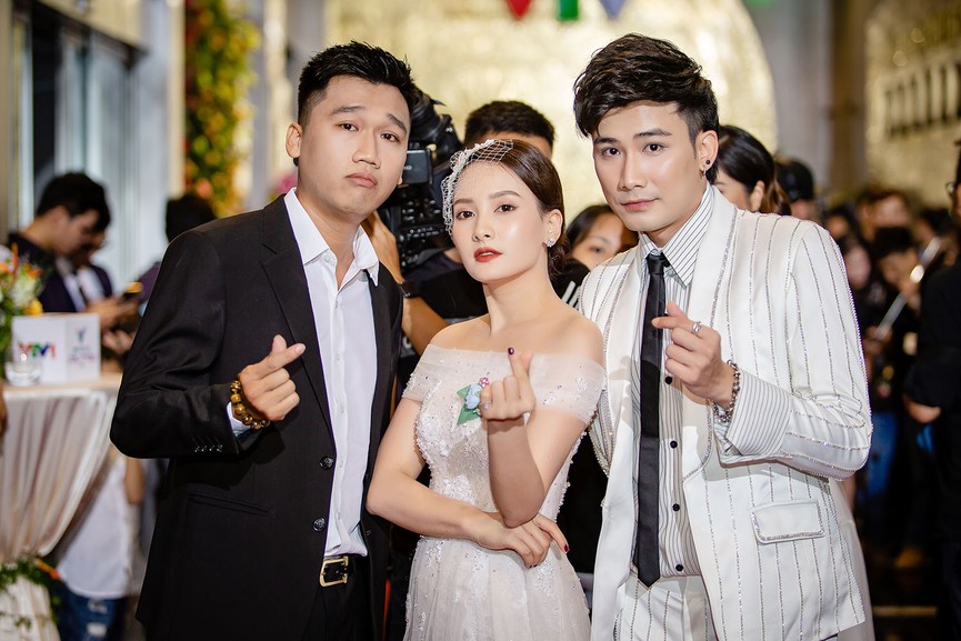 Bảo Thanh tình tứ bên 'Mr Cần Trô' trên thảm đỏ VTV Awards - ảnh 9