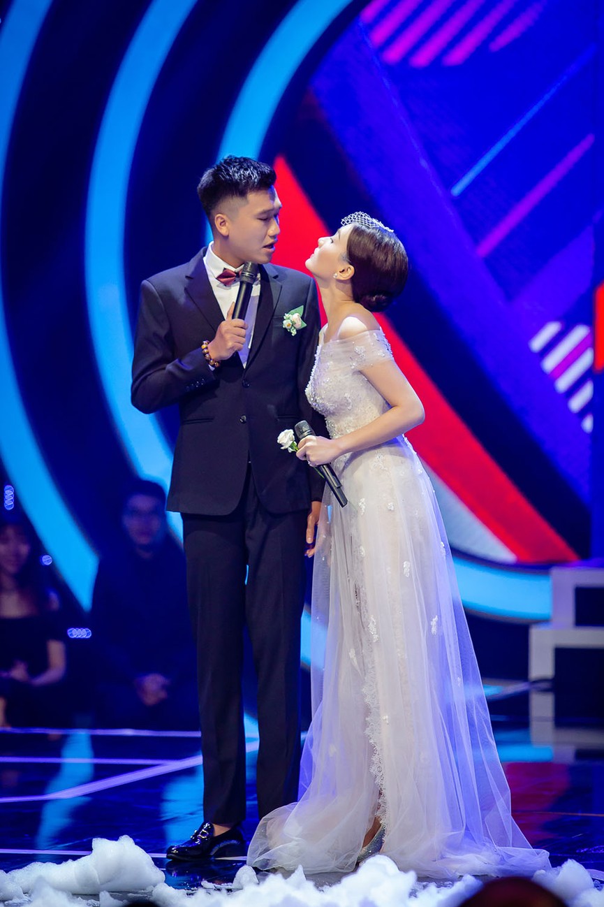 Bảo Thanh tình tứ bên 'Mr Cần Trô' trên thảm đỏ VTV Awards - ảnh 11