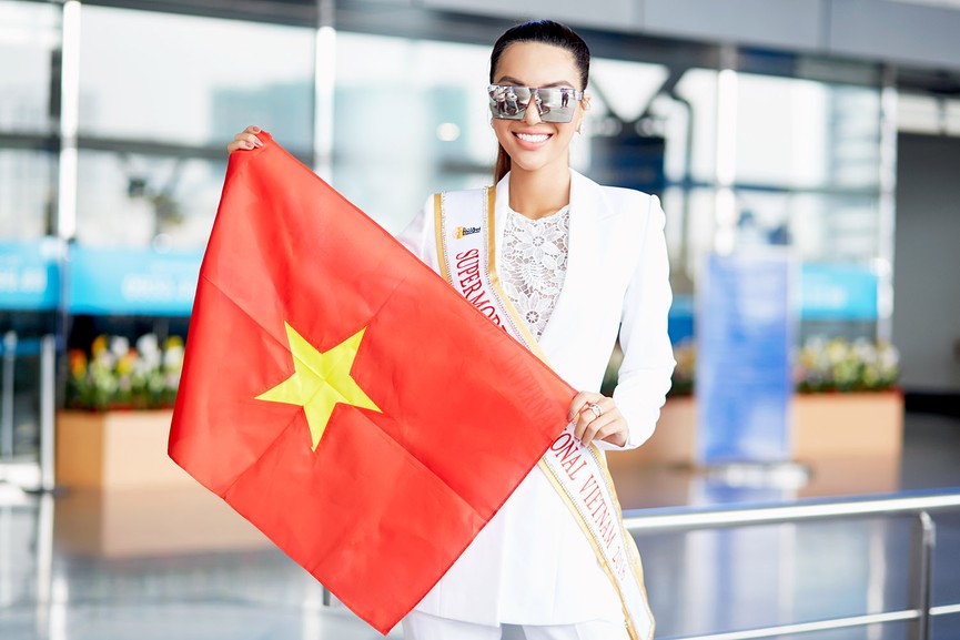 Khả Trang đội vương miện ra sân bay đi Thái Lan thi Siêu mẫu quốc tế - ảnh 4