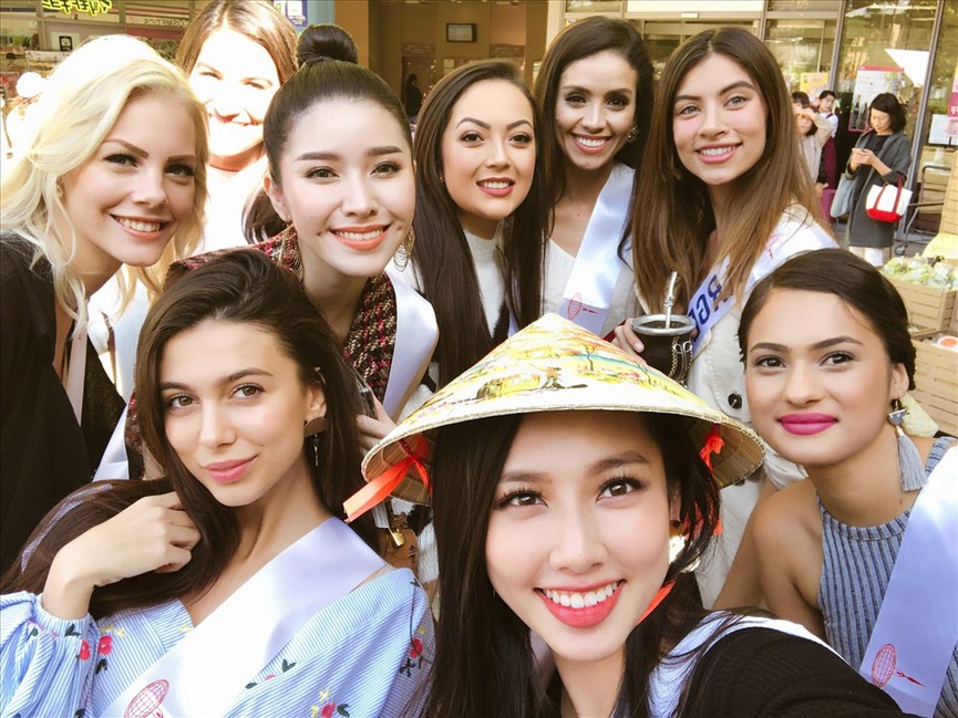Thuỳ Tiên tặng nón lá, ghi điểm thân thiện ở Hoa hậu Quốc tế 2018 - ảnh 4