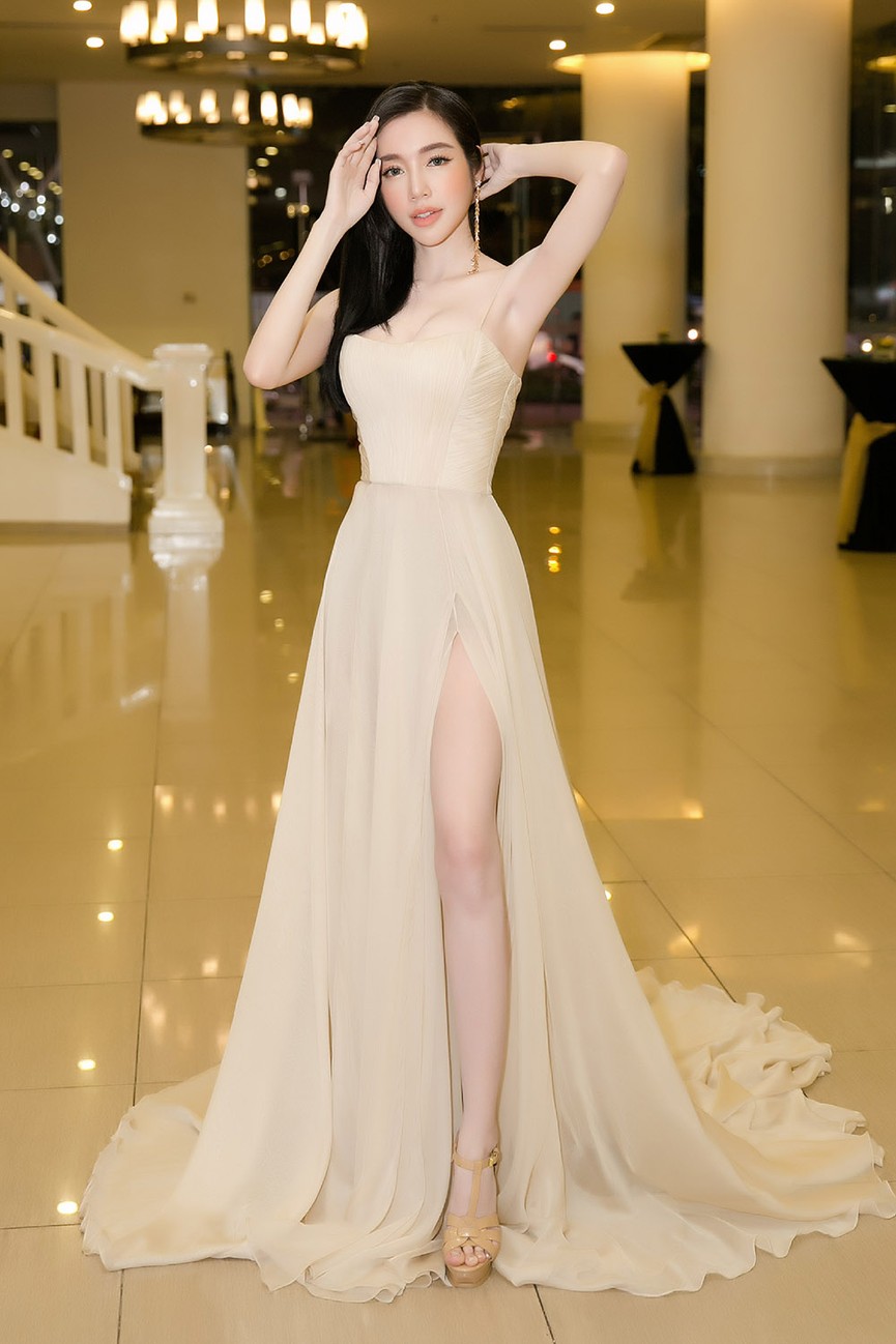 Thỉnh thoảng mới xuất hiện, Elly Trần lại 'đốt mắt' người đối diện - ảnh 5