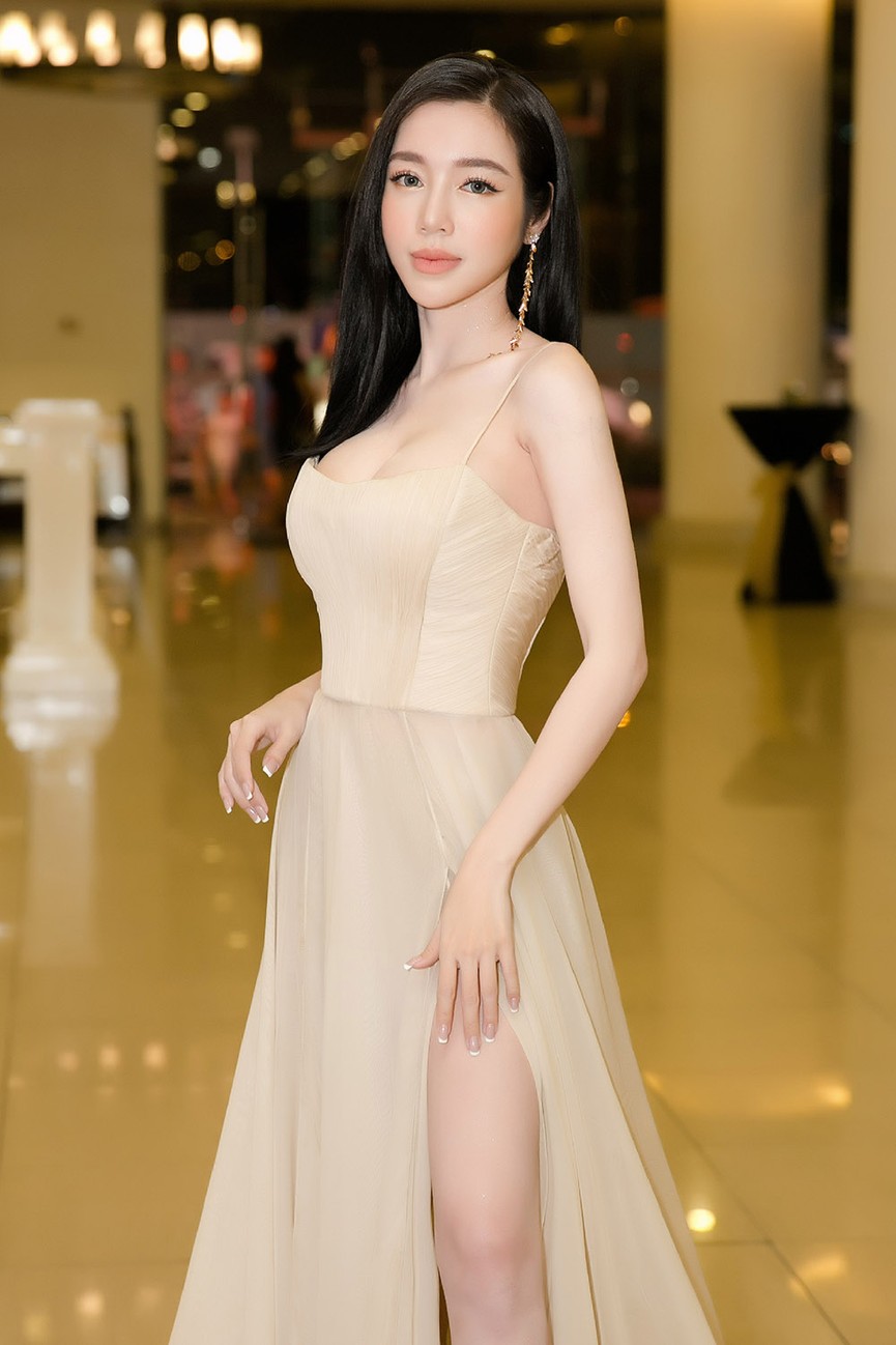 Thỉnh thoảng mới xuất hiện, Elly Trần lại 'đốt mắt' người đối diện - ảnh 6