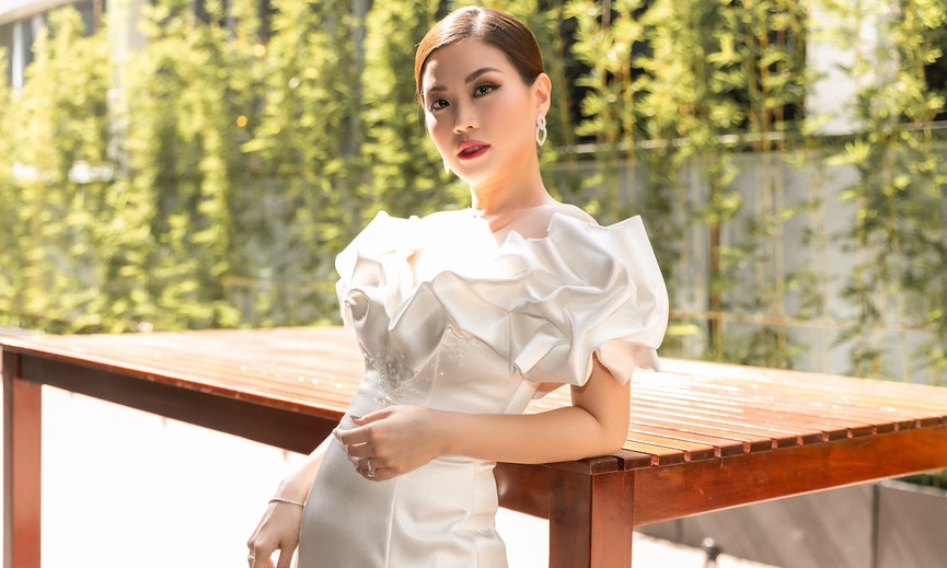 Dù bị bệnh nhưng Á hậu Diễm Trang vẫn đẹp rạng rỡ làm MC - ảnh 4