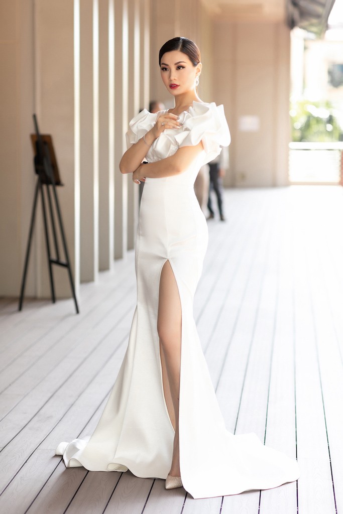 Dù bị bệnh nhưng Á hậu Diễm Trang vẫn đẹp rạng rỡ làm MC - ảnh 2