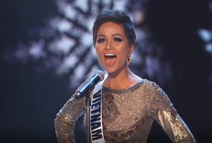 H'Hen Niê 'náo loạn' bán kết Miss Universe với màn catwalk điêu luyện - ảnh 1