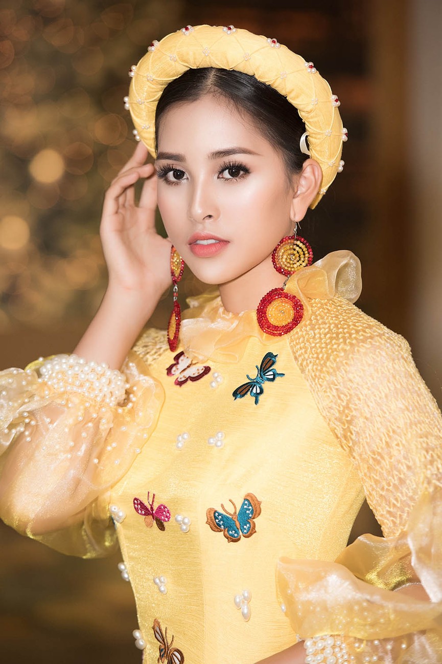 Hoa hậu Tiểu Vy đẹp mơ màng với áo dài, làm vedette sàn catwalk - ảnh 3