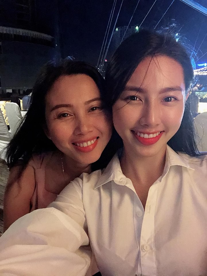 Dàn Hoa hậu, Á hậu náo nức chào đón năm mới 2019 - ảnh 10