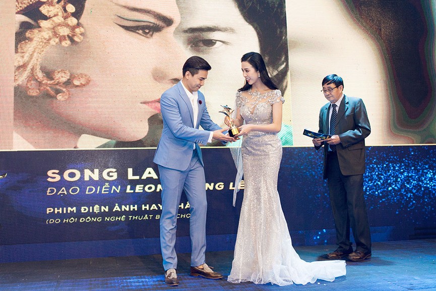 Á hậu Phương Nga, Thuý An đẹp 'mười phân vẹn mười' trên thảm đỏ - ảnh 10