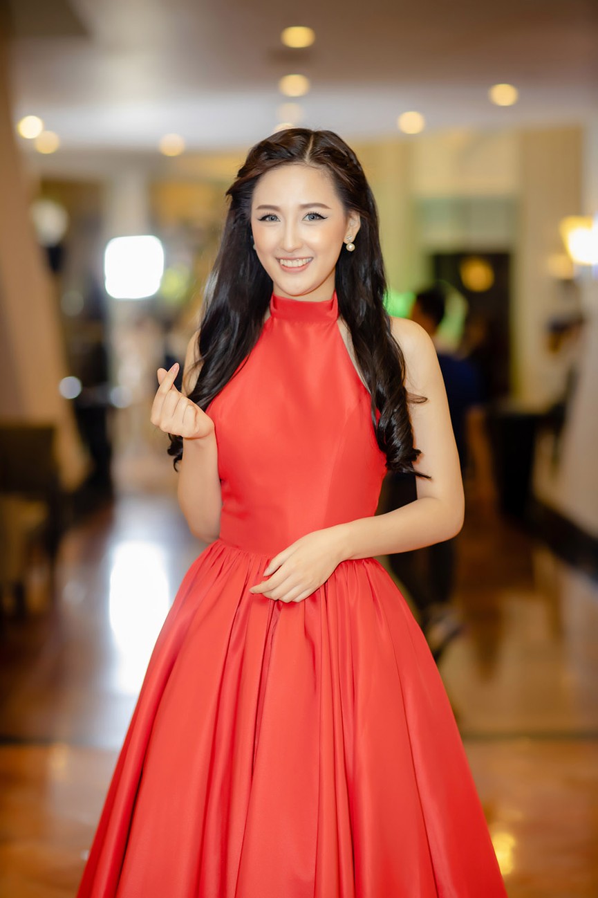 Mai Phương Thuý diện váy đỏ rực như công chúa dự dạ tiệc từ thiện - ảnh 4