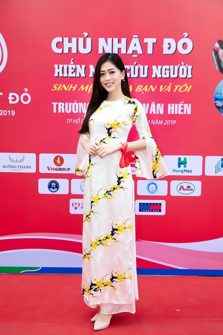 Á hậu Phương Nga, Người đẹp Thuỳ Tiên rạng rỡ tại ngày Chủ Nhật Đỏ - ảnh 1
