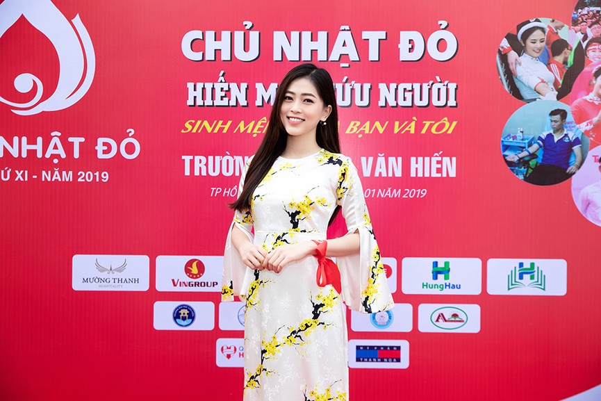 Á hậu Phương Nga, Người đẹp Thuỳ Tiên rạng rỡ tại ngày Chủ Nhật Đỏ - ảnh 2