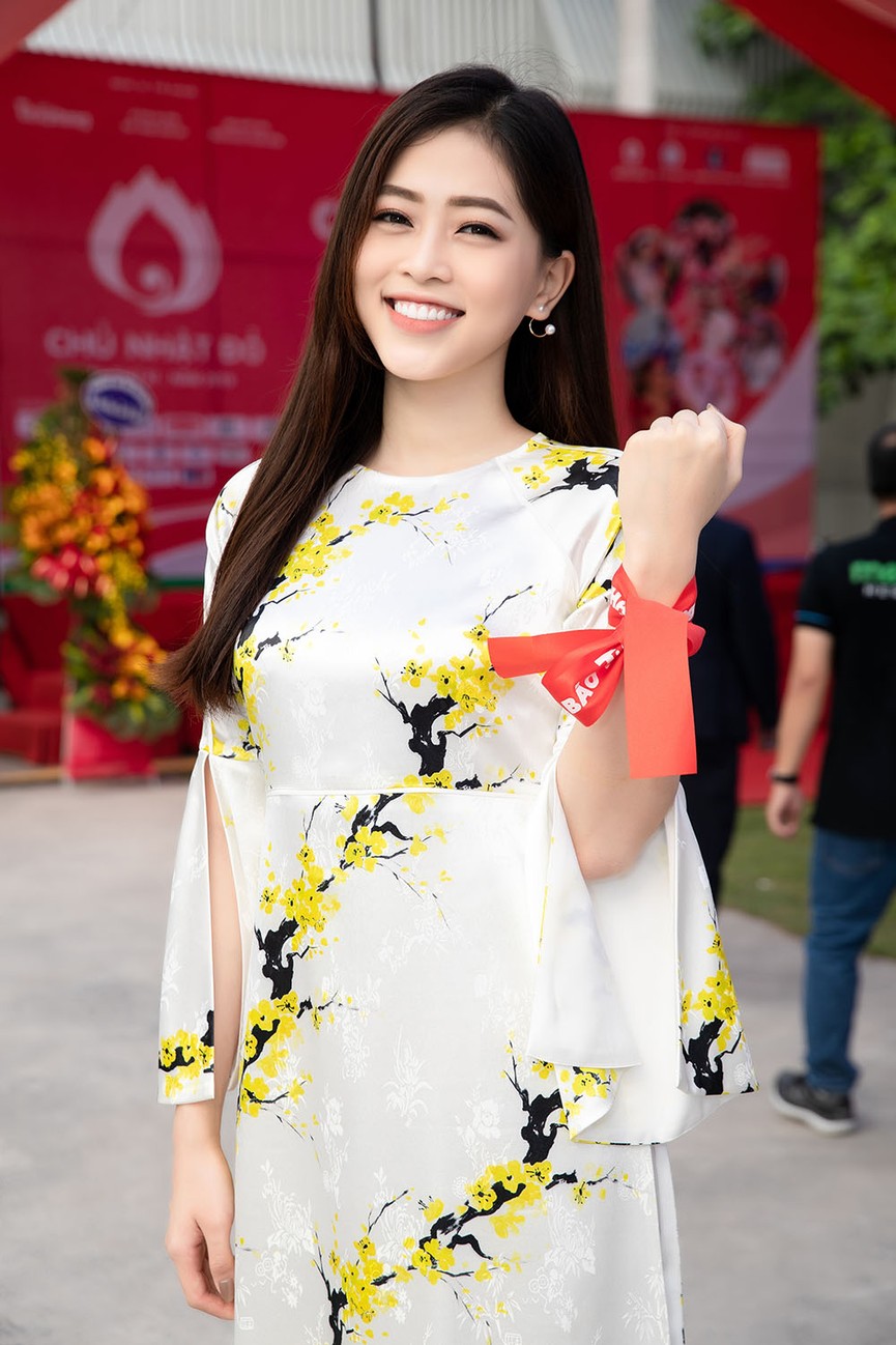 Á hậu Phương Nga, Người đẹp Thuỳ Tiên rạng rỡ tại ngày Chủ Nhật Đỏ - ảnh 3