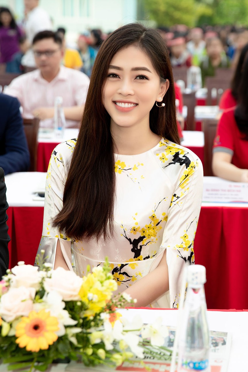 Á hậu Phương Nga, Người đẹp Thuỳ Tiên rạng rỡ tại ngày Chủ Nhật Đỏ - ảnh 4