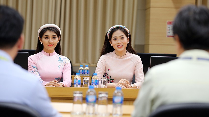 Á hậu Phương Nga, người đẹp Lê Thanh Tú 'đọ sắc' với áo dài khăn đóng - ảnh 2