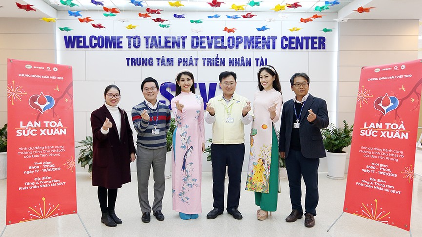 Á hậu Phương Nga, người đẹp Lê Thanh Tú 'đọ sắc' với áo dài khăn đóng - ảnh 13
