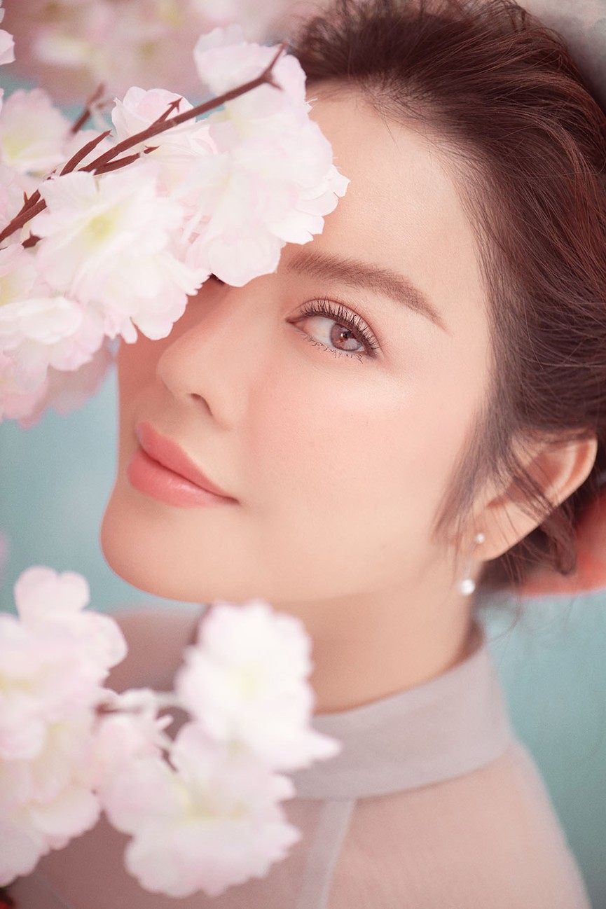 Lý Nhã Kỳ hoá nàng Xuân xinh đẹp đầu năm với áo dài, khăn đóng - ảnh 3