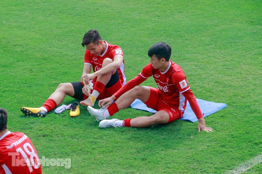 HLV Park cho học trò tập nhẹ trước ngày lên đường dự Asian Cup - ảnh 5