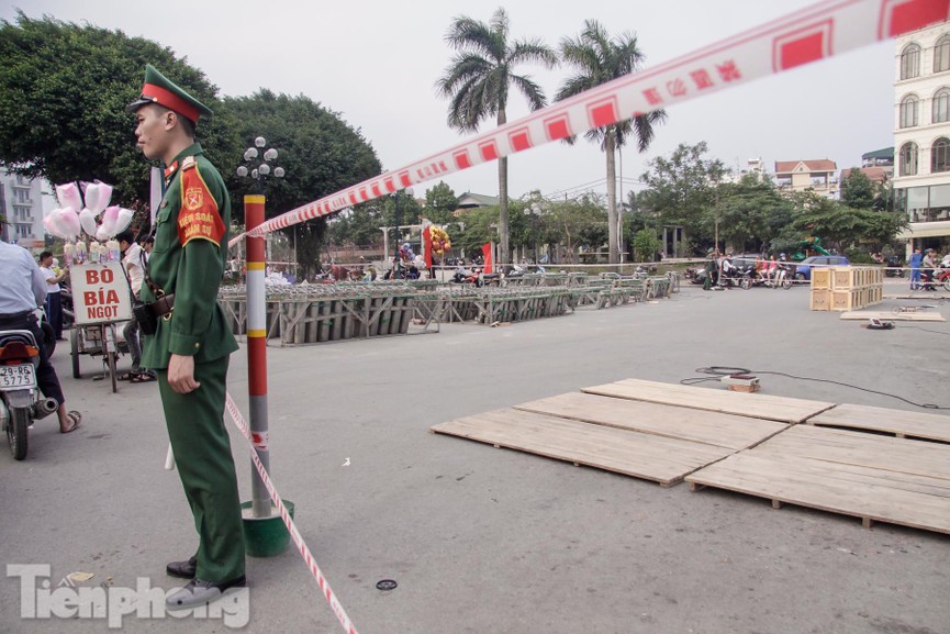Tận thấy trận địa pháo hoa bên Hồ Tây trước đêm giao thừa - ảnh 11