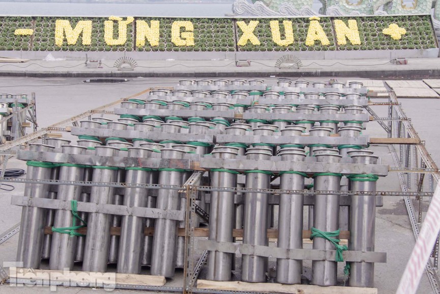 Tận thấy trận địa pháo hoa bên Hồ Tây trước đêm giao thừa - ảnh 3