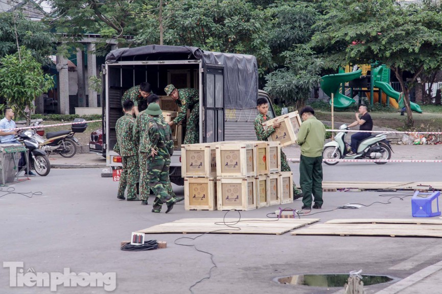 Tận thấy trận địa pháo hoa bên Hồ Tây trước đêm giao thừa - ảnh 4
