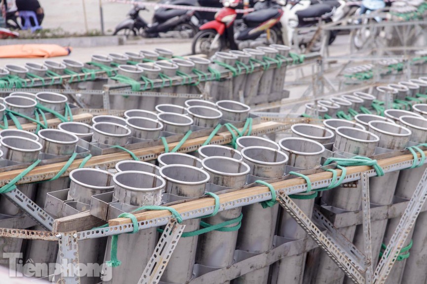 Tận thấy trận địa pháo hoa bên Hồ Tây trước đêm giao thừa - ảnh 5