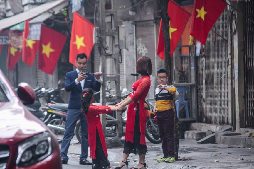 Ngắm Hà Nội bình yên, vắng lặng trong sáng mùng 1 Tết Kỷ Hợi - ảnh 11