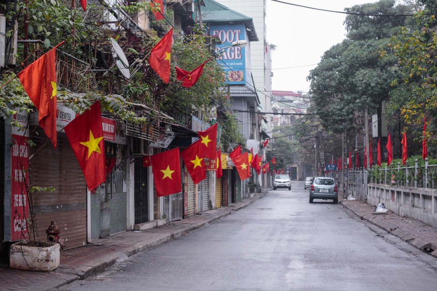 Ngắm Hà Nội bình yên, vắng lặng trong sáng mùng 1 Tết Kỷ Hợi - ảnh 1