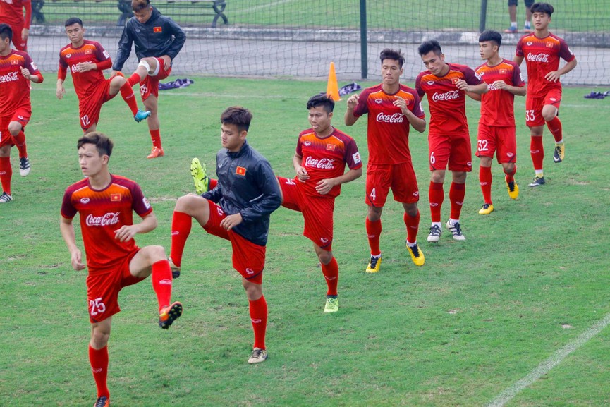 Tuyển thủ U23 Việt Nam méo mặt vì món 'cháo sườn' thể lực - ảnh 1