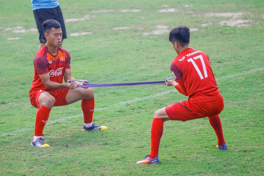 Tuyển thủ U23 Việt Nam méo mặt vì món 'cháo sườn' thể lực - ảnh 2