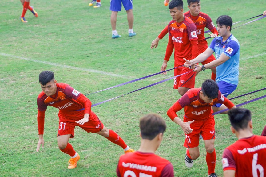 Tuyển thủ U23 Việt Nam méo mặt vì món 'cháo sườn' thể lực - ảnh 3