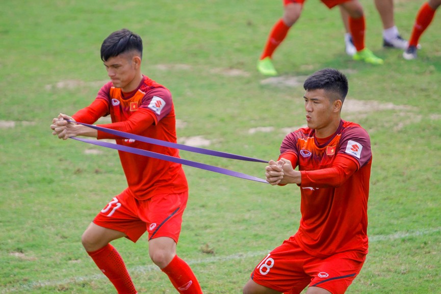Tuyển thủ U23 Việt Nam méo mặt vì món 'cháo sườn' thể lực - ảnh 7