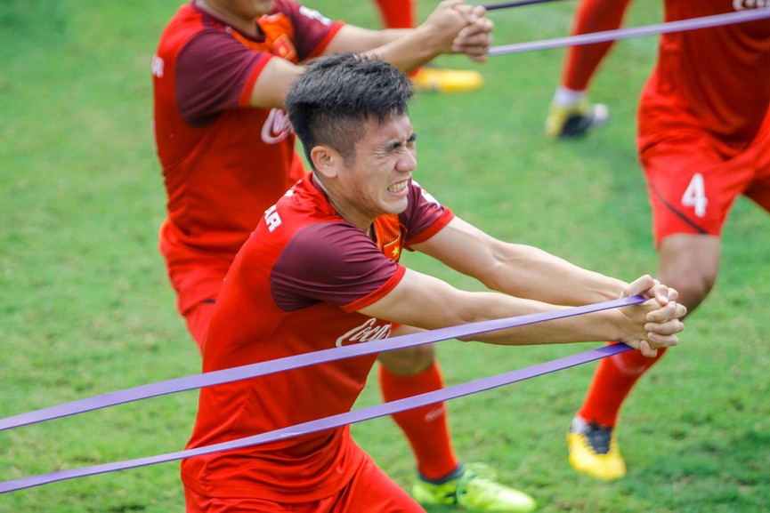 Tuyển thủ U23 Việt Nam méo mặt vì món 'cháo sườn' thể lực - ảnh 8