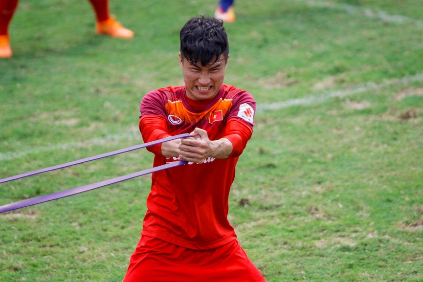 Tuyển thủ U23 Việt Nam méo mặt vì món 'cháo sườn' thể lực - ảnh 9