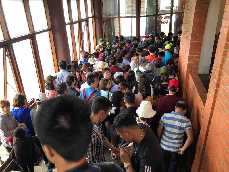 Dòng người ken đặc đổ về Yên Tử trước ngày khai hội - ảnh 3