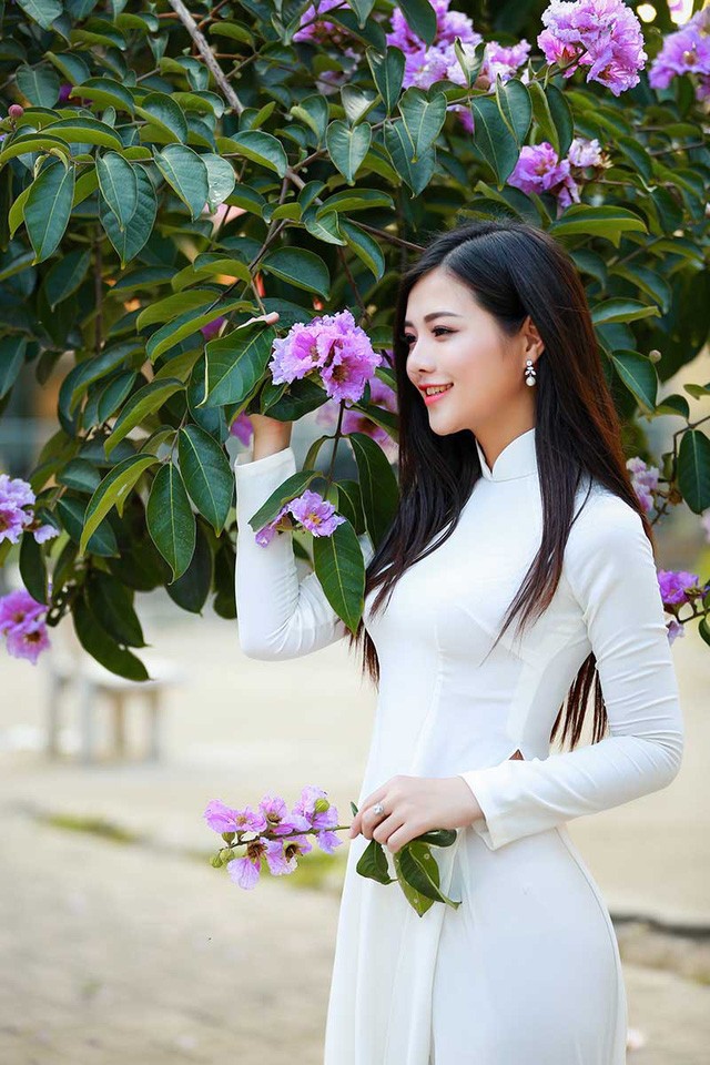 Thiếu nữ Hà thành đẹp dịu dàng bên hoa bằng lăng - ảnh 9