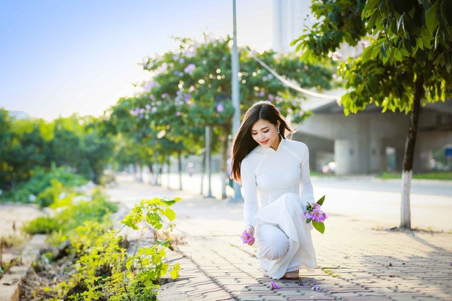 Thiếu nữ Hà thành đẹp dịu dàng bên hoa bằng lăng - ảnh 2