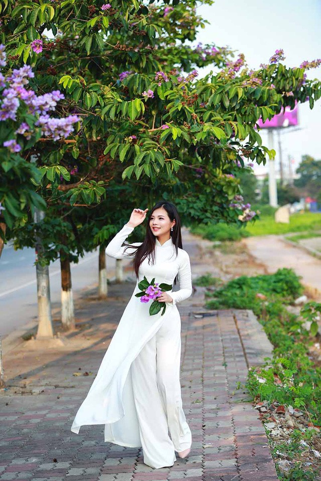 Thiếu nữ Hà thành đẹp dịu dàng bên hoa bằng lăng - ảnh 3