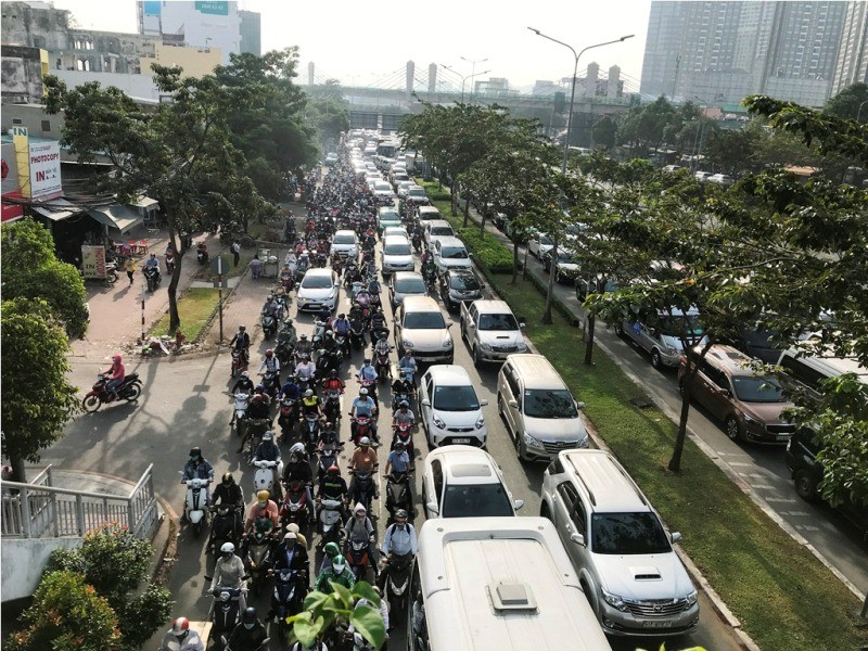 Cửa ngõ Sài Gòn kẹt xe kinh hoàng nhiều giờ - ảnh 2