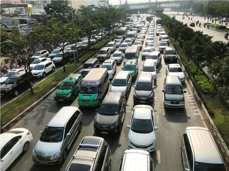 Cửa ngõ Sài Gòn kẹt xe kinh hoàng nhiều giờ - ảnh 3