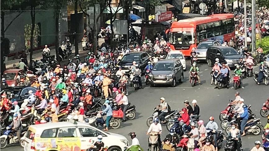 Cửa ngõ Sài Gòn kẹt xe kinh hoàng nhiều giờ - ảnh 7
