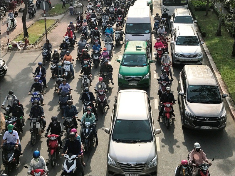 Cửa ngõ Sài Gòn kẹt xe kinh hoàng nhiều giờ - ảnh 8