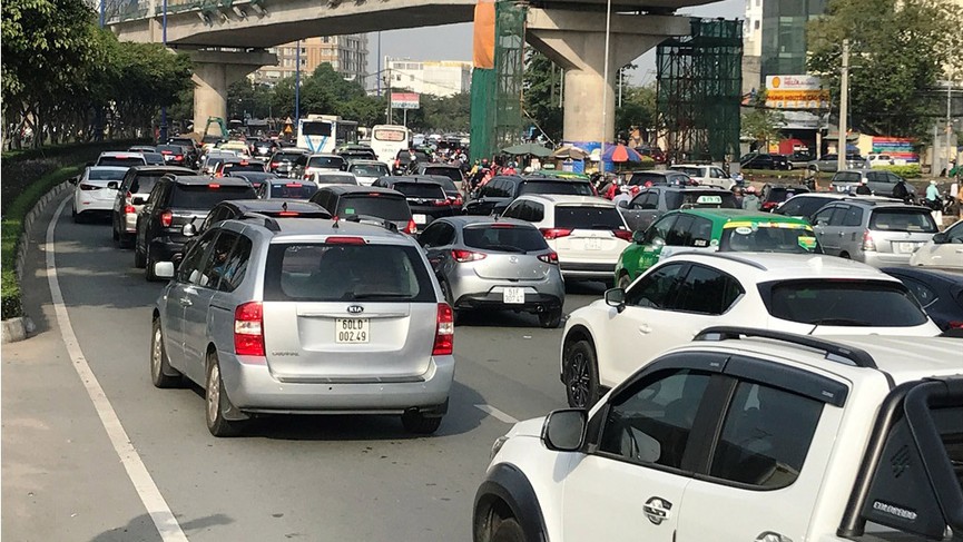 Cửa ngõ Sài Gòn kẹt xe kinh hoàng nhiều giờ - ảnh 9