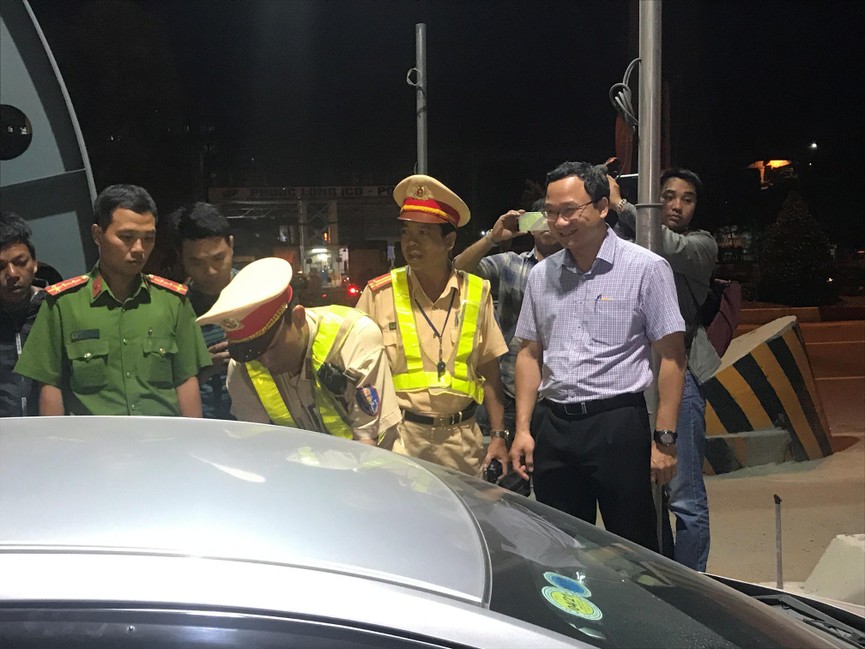 Uống 15 lon bia vẫn lái ô tô, tài xế khăng khăng 'tôi đâu có say' - ảnh 1