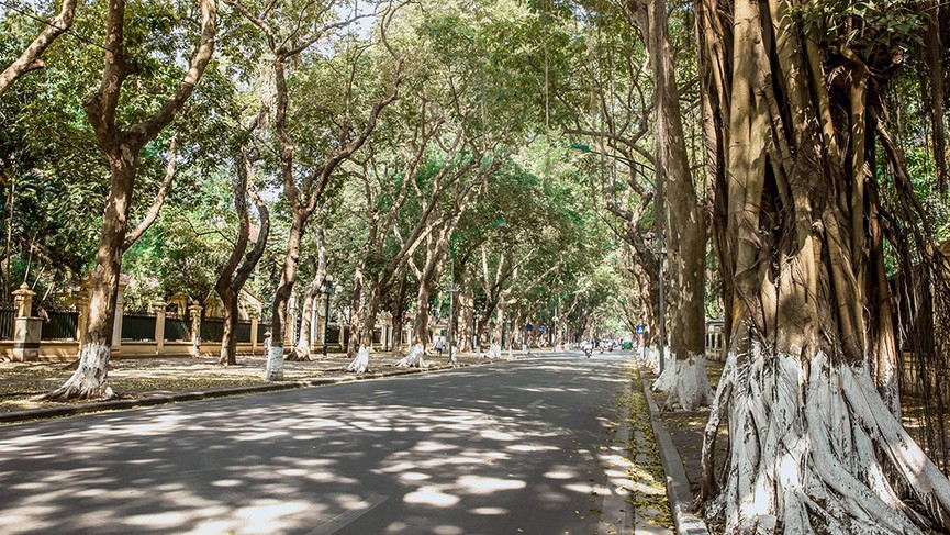Người Hà thành trùm chăn ra đường giữa 'chảo lửa' mùa hè - ảnh 5