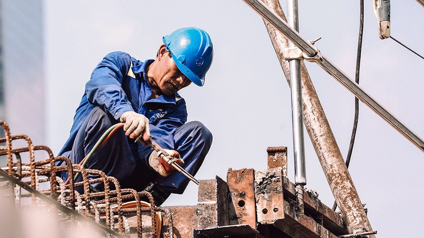 Người Hà thành trùm chăn ra đường giữa 'chảo lửa' mùa hè - ảnh 6